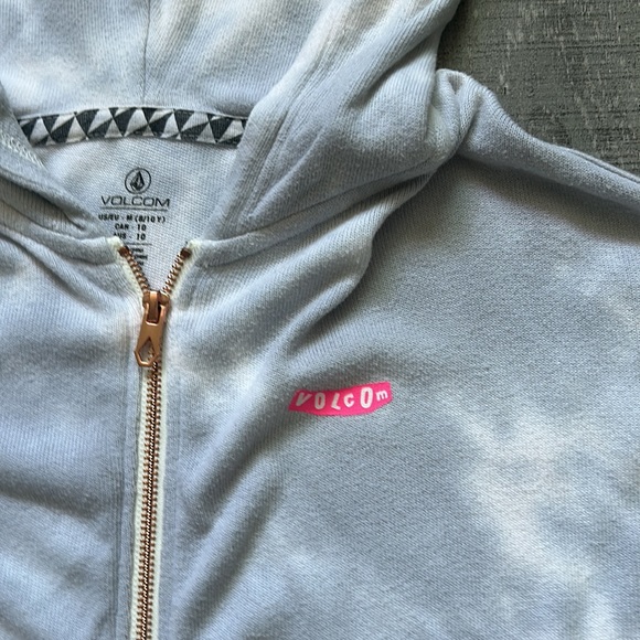 I’m selling a volcom jacket - Picture 2 of 3